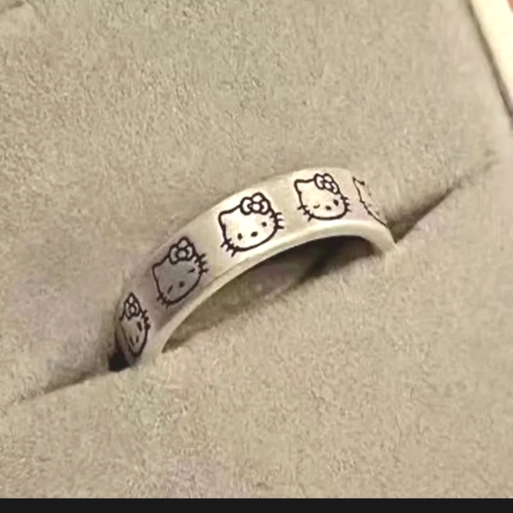 Hello Kitty Ring - Picture 2 of 3